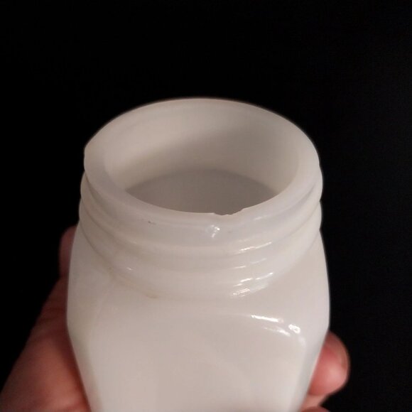 Vintage White Milk Glass McKee Tipp City Cornucopia Nutmeg  Cloves Shakers 3pc - Picture 5 of 5